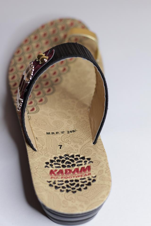 Kadam Pu Footwear सॉफ्ट और स्टाइलिश महिलाओं की चप्पल – रोज़ाना आरामदायक पहनने का अनुभव